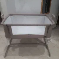 تخت کنار مادر