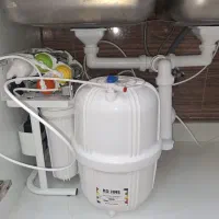نصب دستگاه آب تصفیه. نصب. شیرآلات
