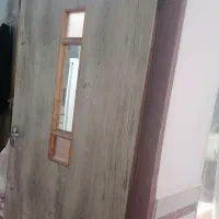 در چوبی با چهارچوب اهنی