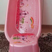 وان و صندلی صورتی کارکرده