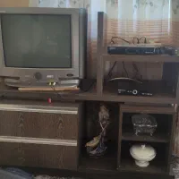 تلویزیون با میز تلویزیون|تلویزیون و پروژکتور|کرمان, |دیوار