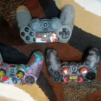 ۲ دسته پی اس فور اورجینال یکی هم کپی هست