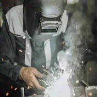 استخدام نیروی فنی و جوشکار