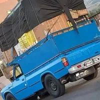 نیسان  حمل  بار  همراه  کارگر