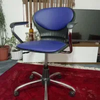 صندلی صدفی . چرخ دار . جک دار سالم و مرتب