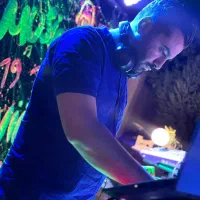 دیجی dj حرفه ای