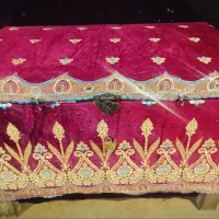 یک عدد صندوق قدیمی سالم|صنایع دستی و سایر لوازم تزئینی|یزد, |دیوار