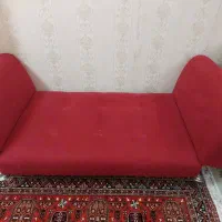 یک مبل تختخواب شو