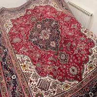 ۹متری دستبافت تبریز زمینه لاکی گل ریز