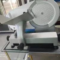 کالباس بر محک ترازو دار نو