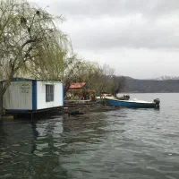 اهدای کتاب به کتابخانه