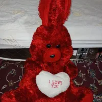 عروسک خرگوش قرمز بزرگ