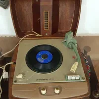 گرام گرامافون لامپی المانی فیلیپس قدیمی چوبی|کلکسیون اشیاء عتیقه|مشهد, کوثر|دیوار