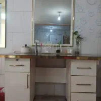 صندلی و کمد