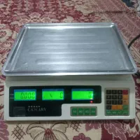 ماشین حساب و ترازوی دیجیتال