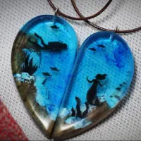 گردنبند رزین و چوب شب نما