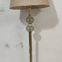 آباژور ایستاده