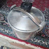 یک عدد زود پز کم کیک پزوپلوپز برقی در حد نوهست