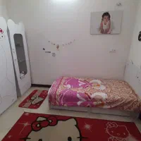 تخت و کمد و فرش اتاق کودک و نوجوان
