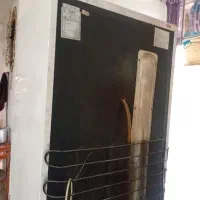 یخچال فروشی  است  قیمت هم ۱۳ میلیون