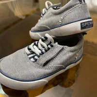 کفش و کلاه و پیشبند|کفش و لباس بچه|تهران, گلستان (شهرک راه آهن)|دیوار