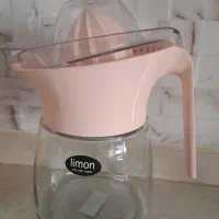 آب پرتقال گیر و پارچ لیمون