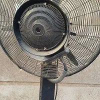 تعدادی فن بیصدا و یک عدد پنکه مه پاش سالم|پنکه و تصفیه‌کنندهٔ هوا|بندر گناوه, |دیوار