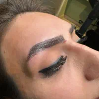 مدل کاور ابرو دارای تاتو قدیمی