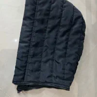 کاپشن مشکی|لباس|ساری, |دیوار