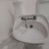 روشویی با شیر آب