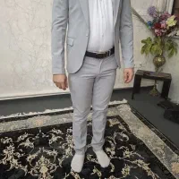 کت وشلوار طوسی مردانه کاملا نو بفروش می رسد