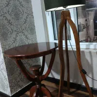 یک عدد آواژور ویک میز گرد در حد نو