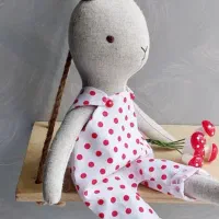 پک کامل الگو و طرز دوخت عروسک خرگوش با لباس