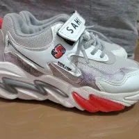 کتونی و لباسهای بچه همه در حد نو