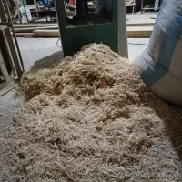 خاک اره  مناسب برای زیر مرغ