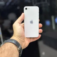 آیفون SE ۲۰۲۰ تر و تمیز و چکی