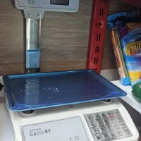 فروشنده سوپر مارکت