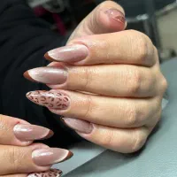 کاشت ناخن ،ترمیم،طراحی