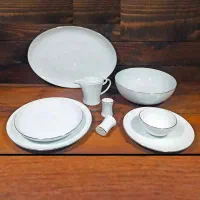 سرویس چینی لب طلایی ۱۲ نفره و چای خوری