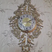 ۲عدد لوستر چهار شاخه ۱عدد گلدان و۱عدد ساعت برنزی