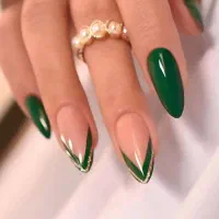 خدمات کاشت ناخن  کفسابی پا مژه اصلاح