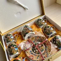 ست چای‌خوری/قهوه‌خوری سلطنتی میناکاری و طلاکوب