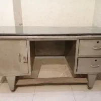 میز فلزی