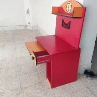 میز کامپیوتر نوجوان