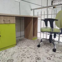 میز کار و کامپیوتر همراه با صندلی