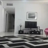 هم خانه خانم