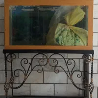 فروش آکواریوم با تمامی متعلقات و پایه فلزی