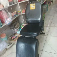 صندلی وآیینه آرایشی
