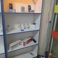 میز و قفسه