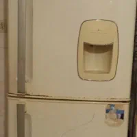 یک عدد یخچال فریزر بفروش می‌رسد